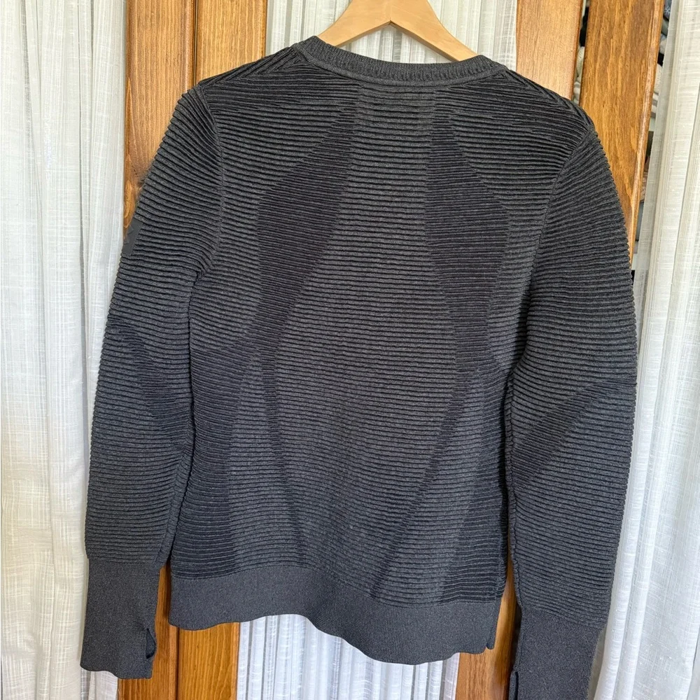 Under Armour Dark Gray Crewneck Athletic Top - szL